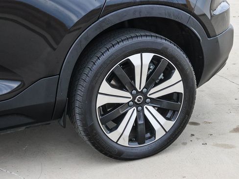 Used 2023 Volvo XC40 Recharge Plus image 11