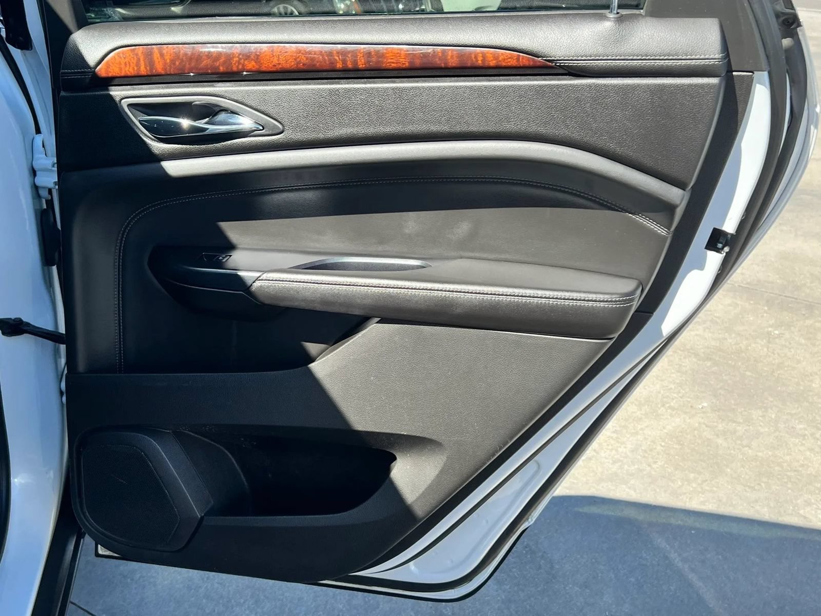 Used 2014 Cadillac SRX Luxury w/ Driver Awareness Package FWD image 27