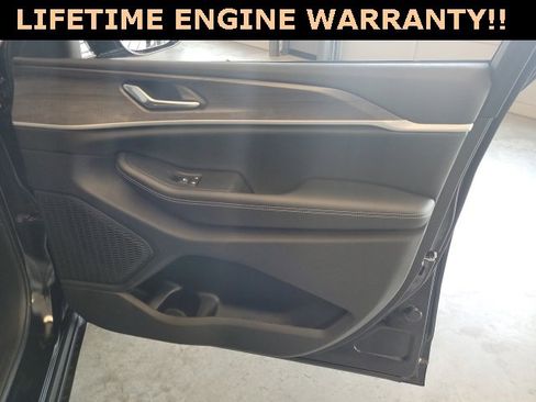 New 2025 Jeep Grand Cherokee Limited w/ Black Appearance Package image 39