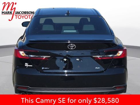 Used 2025 Toyota Camry SE w/ Convenience Package image 12