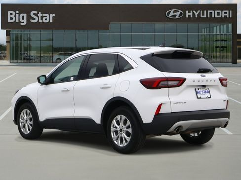 Used 2023 Ford Escape Active image 3