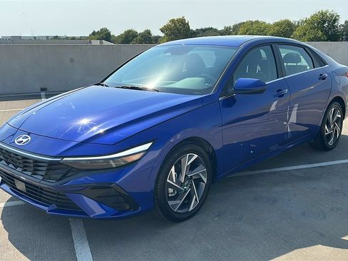 Used 2025 Hyundai Elantra SEL FWD image 9