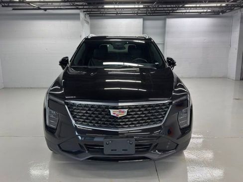 Used 2025 Cadillac XT4 Premium Luxury AWD/4WD image 2