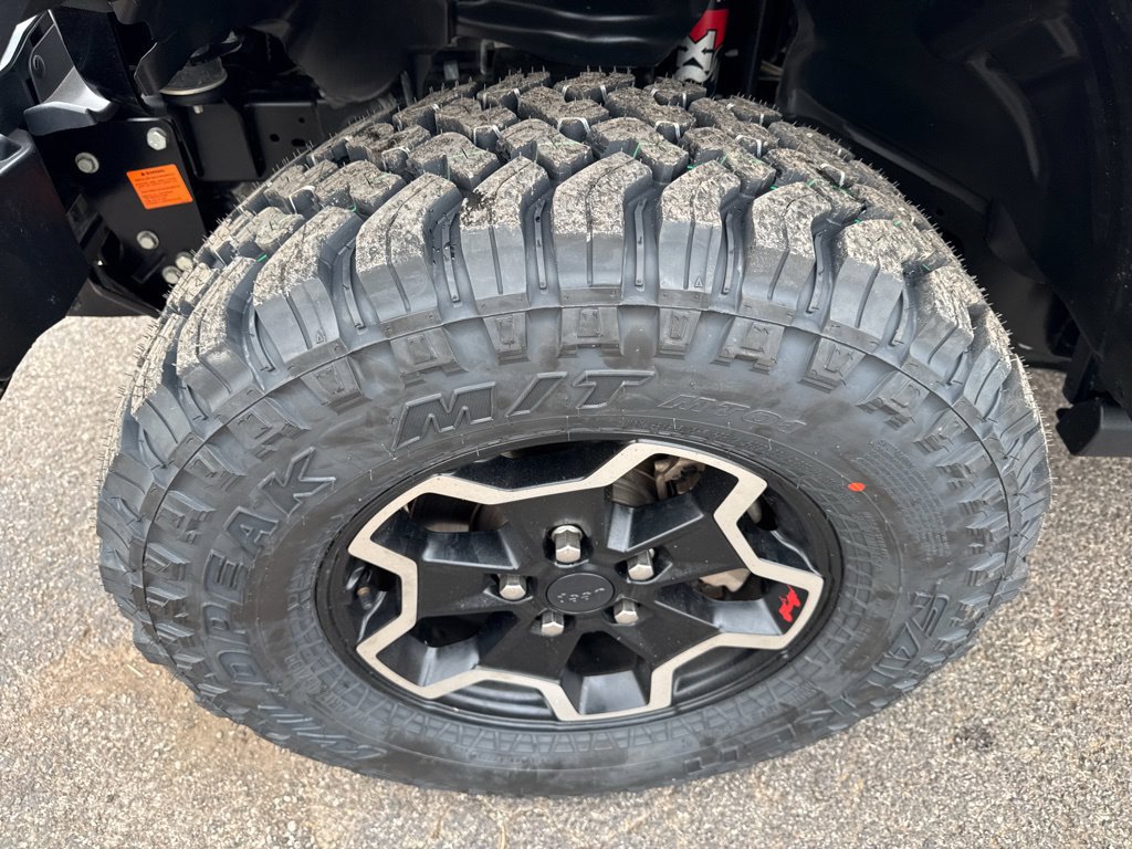 Used 2020 Jeep Gladiator Rubicon w/ Dual Top Group AWD/4WD image 39