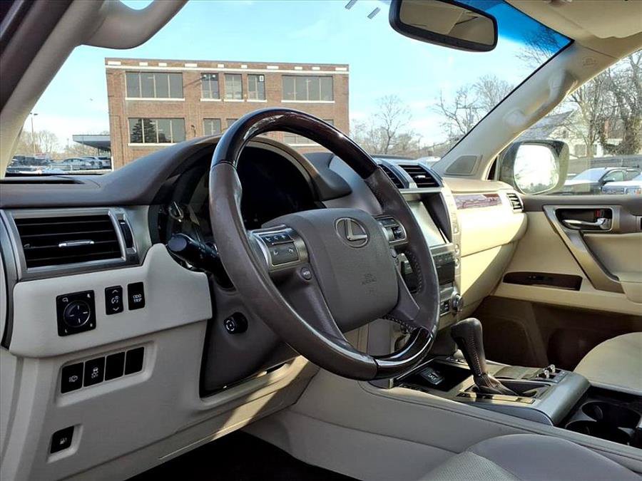 Used 2019 Lexus GX 460 Premium AWD/4WD image 18