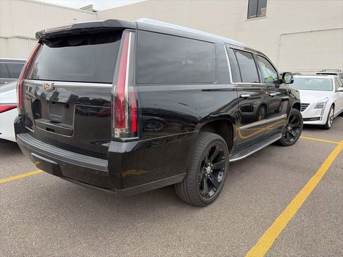 Used 2019 Cadillac Escalade ESV Luxury AWD/4WD image 6