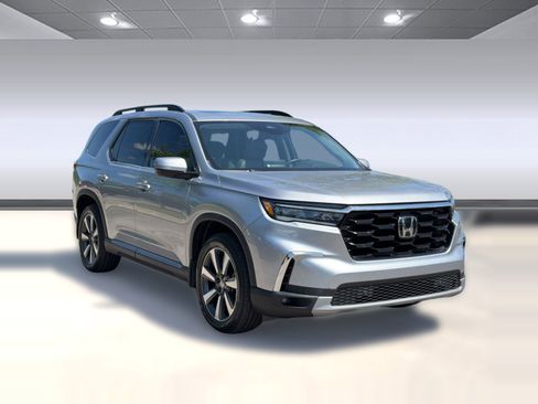 Used 2023 Honda Pilot Touring image 7