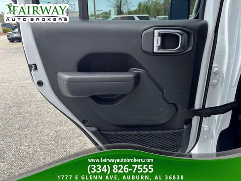 Used 2024 Jeep Wrangler Unlimited Rubicon w/ Capability Package image 28