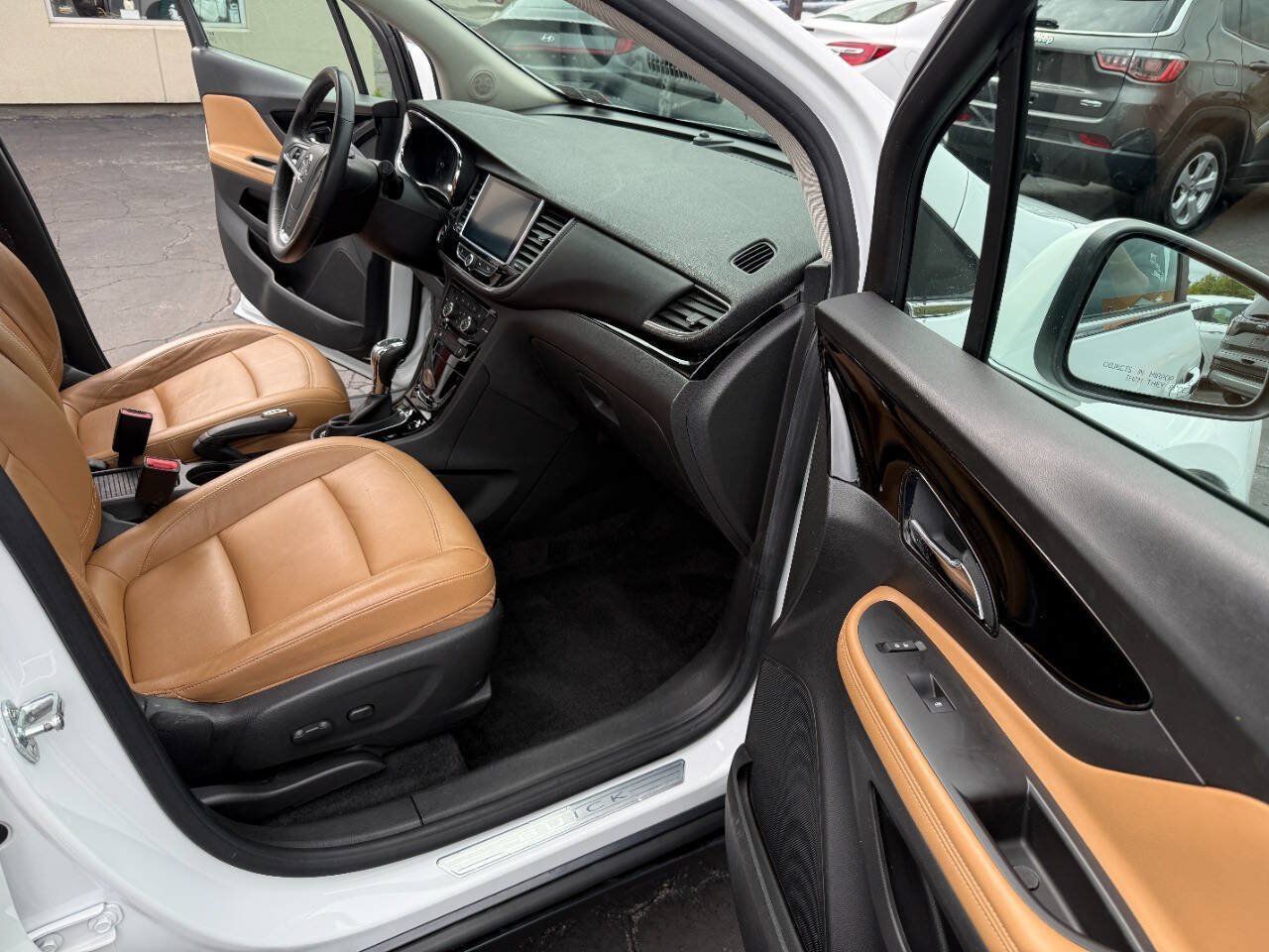 Used 2019 Buick Encore Essence w/ Experience Buick Package AWD/4WD image 14