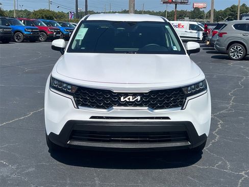 Used 2022 Kia Sorento LX image 2