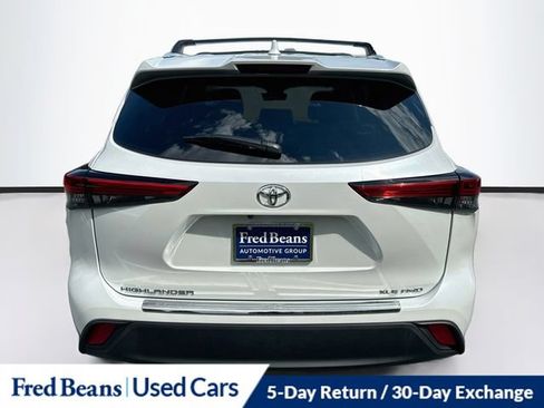 Used 2022 Toyota Highlander XLE AWD/4WD image 7