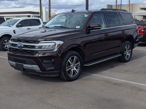 Used 2023 Ford Expedition XLT image 5