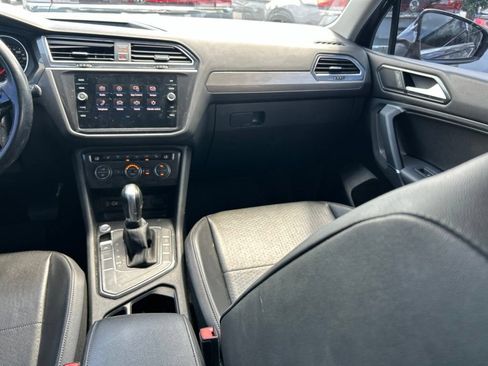 Used 2018 Volkswagen Tiguan SE FWD image 11