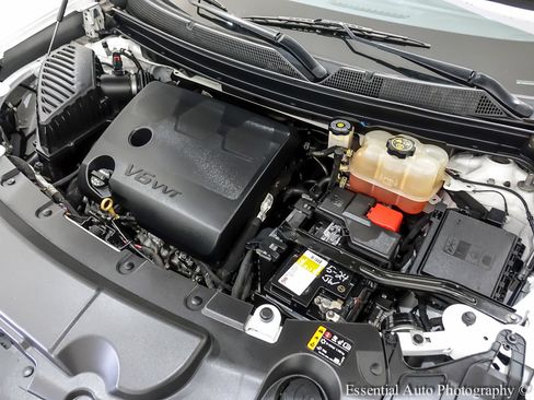 Used 2018 Chevrolet Traverse LT image 36