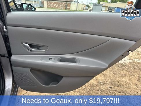 Used 2025 Hyundai Elantra SEL FWD image 21