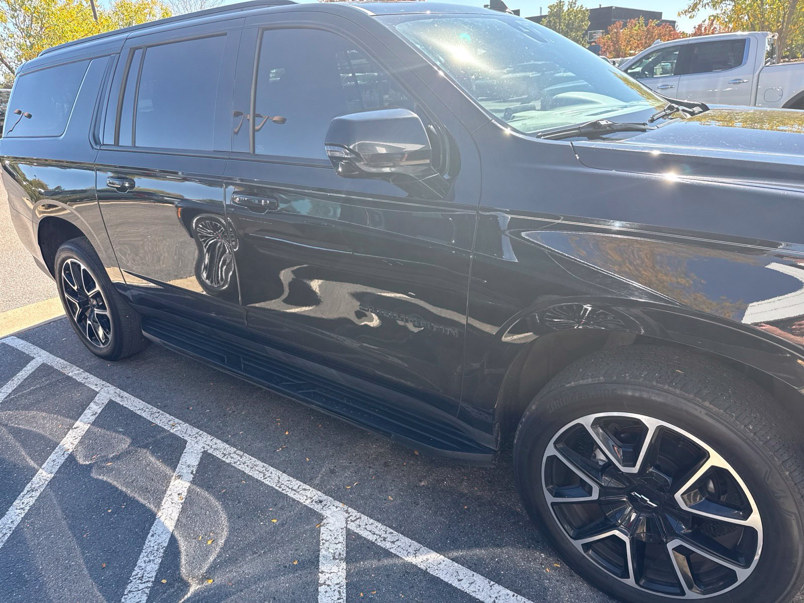 Used 2022 Chevrolet Suburban RST w/ Luxury Package AWD/4WD image 2