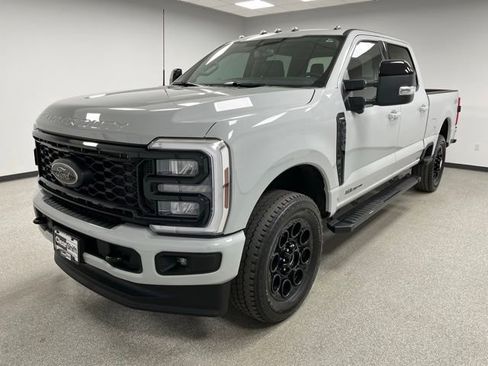 Used 2025 Ford F350 Lariat w/ Black Appearance Package AWD/4WD image 4