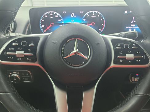 Used 2021 Mercedes-Benz GLB 250 4MATIC image 27