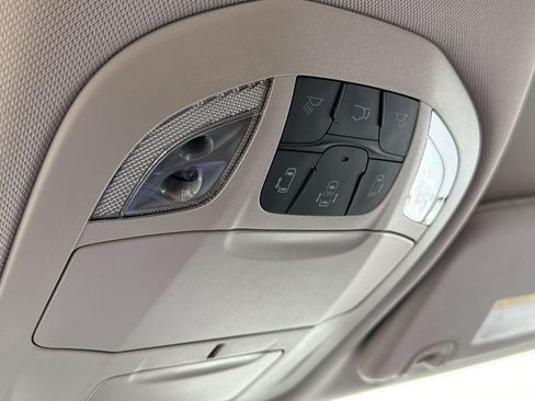 Used 2024 Chrysler Pacifica Touring-L FWD image 18
