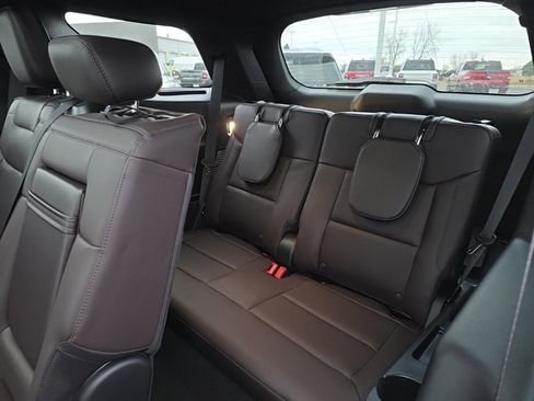 Used 2025 Ford Explorer Platinum image 18
