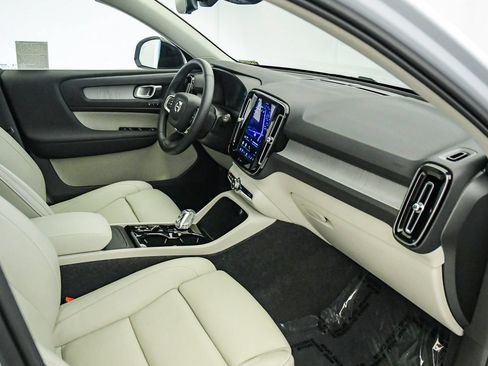 Certified 2026 Volvo XC40 B5 Plus w/ Protection Package Premier AWD/4WD image 16