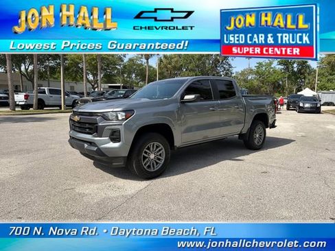 Used 2024 Chevrolet Colorado LT RWD image 2