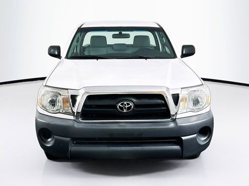 Used 2010 Toyota Tacoma 2WD Regular Cab image 2