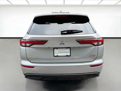Used 2022 Mitsubishi Outlander ES FWD image 6