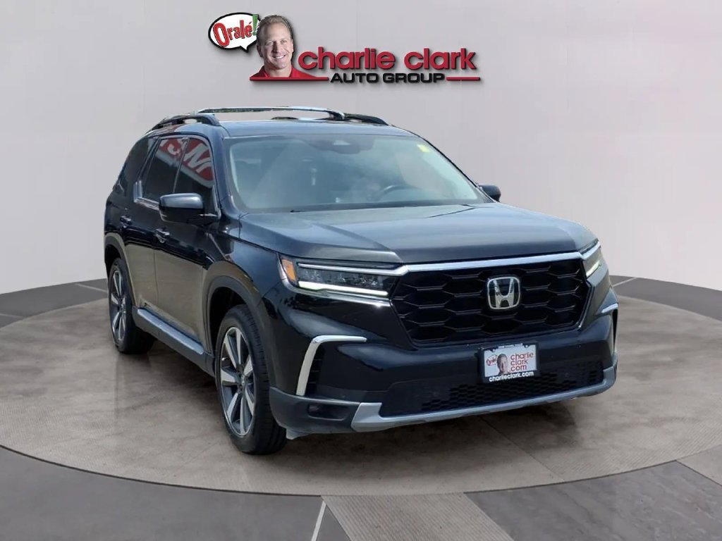 Used 2025 Honda Pilot Touring image 7