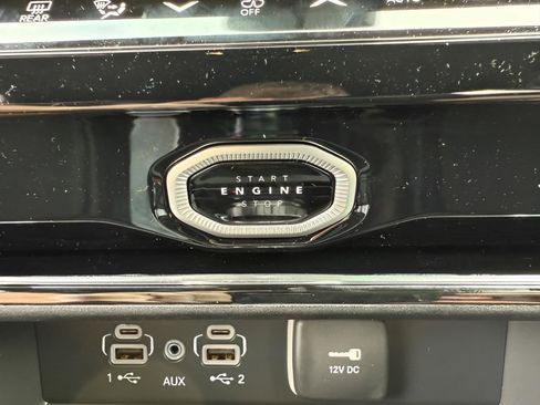 New 2026 Jeep Grand Cherokee Limited w/ Limited Altitude Package AWD/4WD image 19