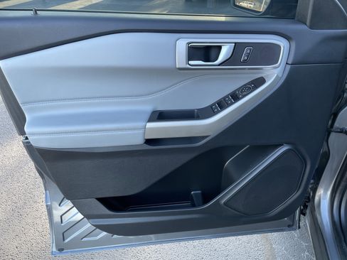 Used 2023 Ford Explorer XLT w/ Equipment Group 202A image 12