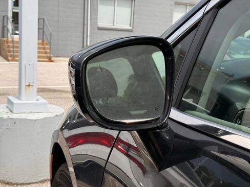 Used 2019 Chrysler Pacifica Touring-L FWD image 15