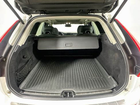 Used 2022 Volvo XC60 B5 Inscription w/ Advanced Package FWD image 30