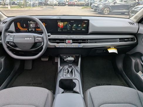 New 2025 Kia K4 FWD image 8