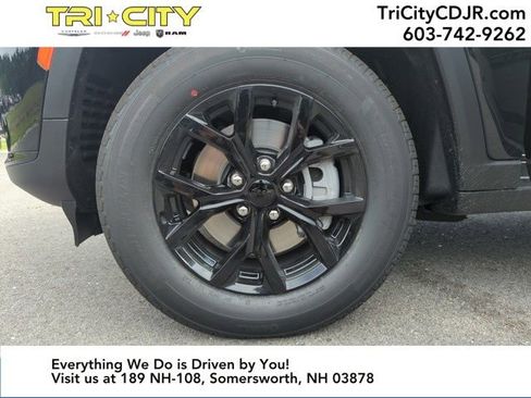 New 2025 Jeep Grand Cherokee L Altitude image 38