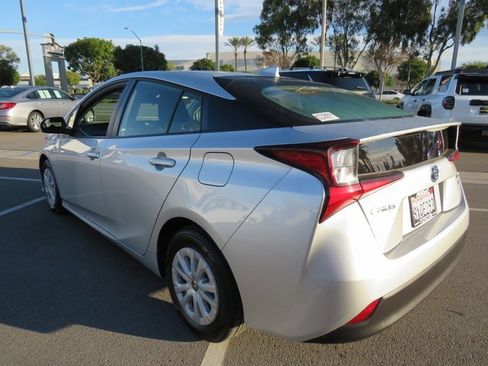 Used 2022 Toyota Prius L Eco image 8
