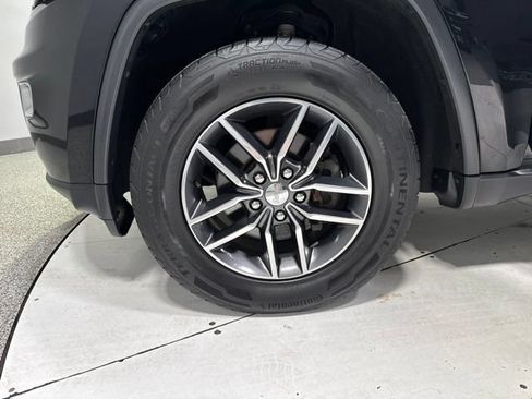 Used 2017 Jeep Grand Cherokee Limited AWD/4WD image 9
