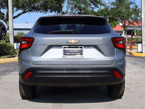 Used 2024 Chevrolet Trax LS w/ Driver Confidence Package FWD image 10