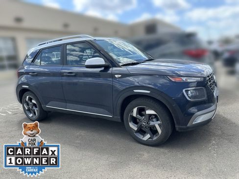 Used 2025 Hyundai Venue Limited FWD image 2