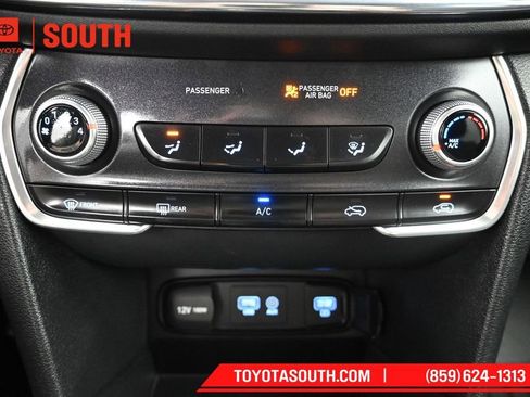 Used 2020 Hyundai Santa Fe SE w/ Cargo Package FWD image 17