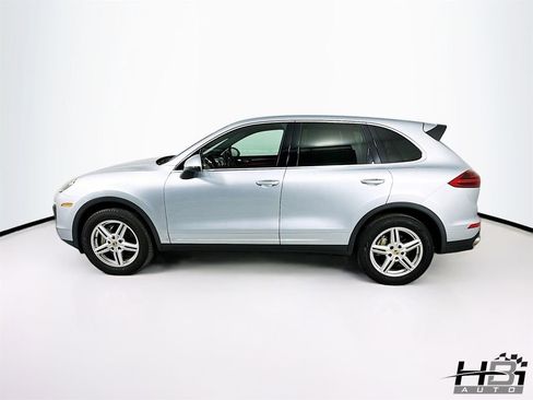 Used 2017 Porsche Cayenne S image 9