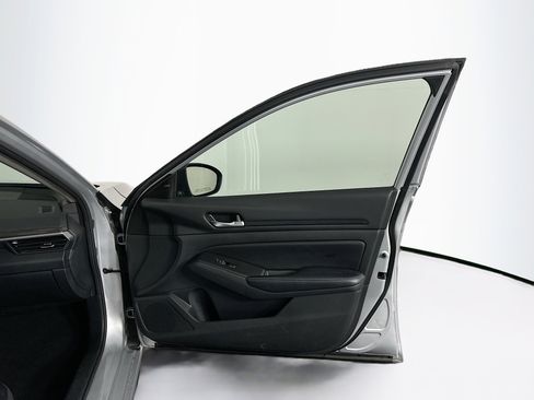 Used 2024 Nissan Altima 2.5 SV image 29