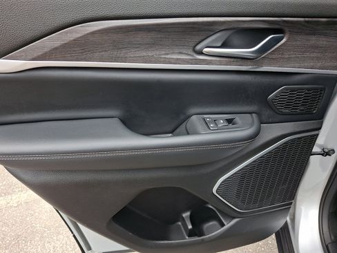 Used 2022 Jeep Grand Cherokee Limited w/ MOPAR Finishing Package AWD/4WD image 19