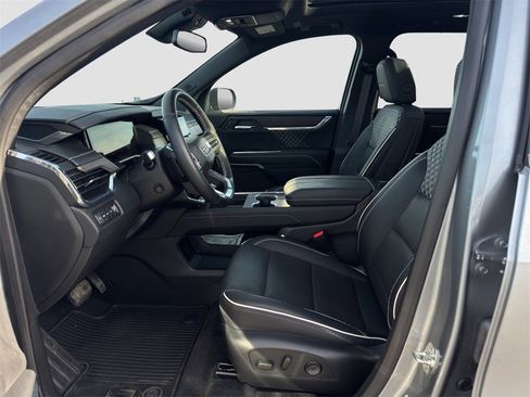 Used 2024 GMC Acadia Denali image 9