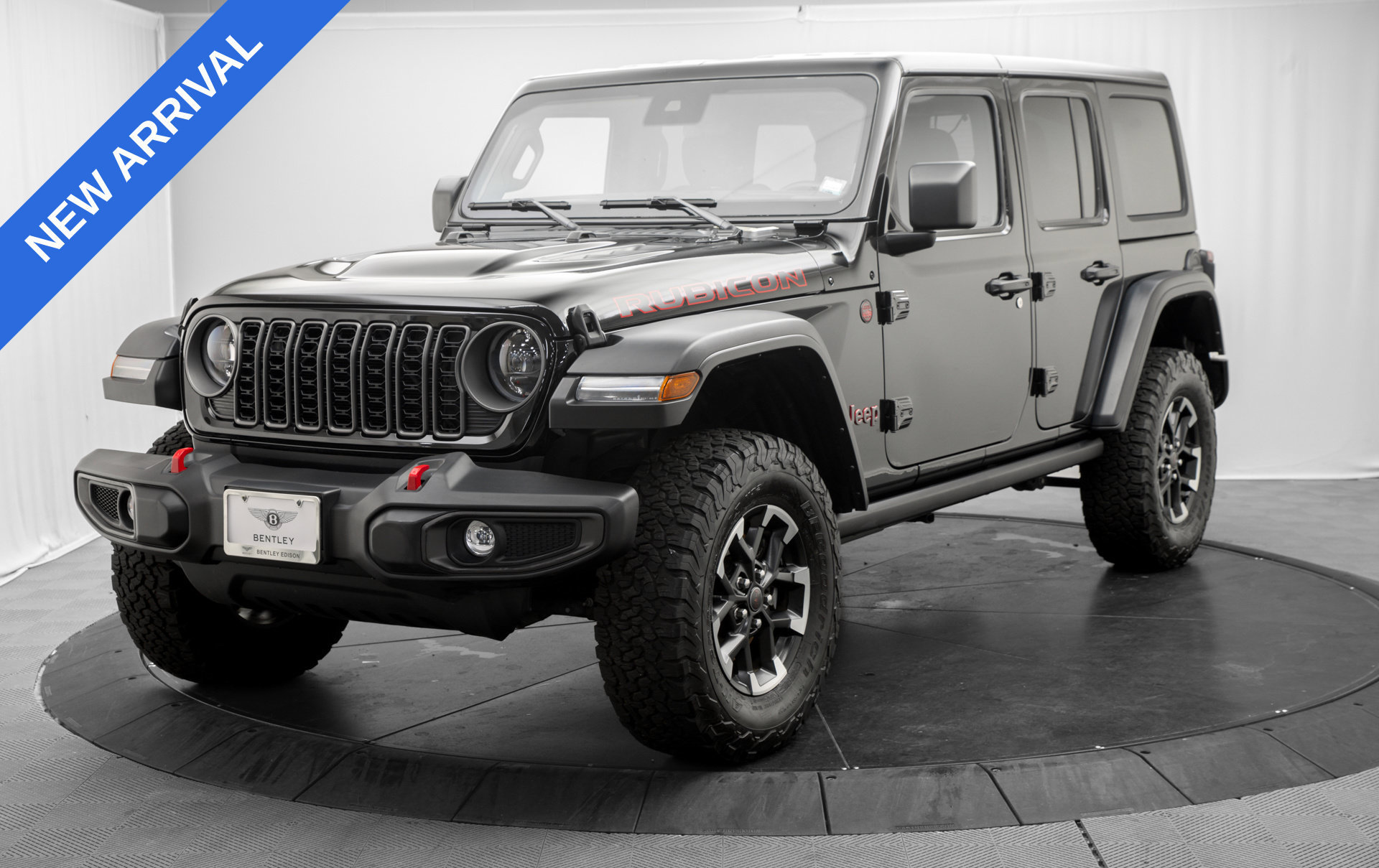 Used 2025 Jeep Wrangler Unlimited Rubicon AWD/4WD image 3