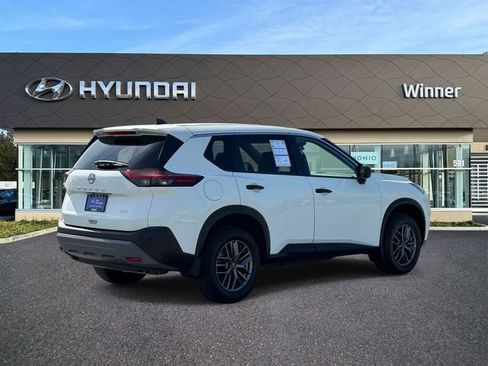 Used 2023 Nissan Rogue S image 4