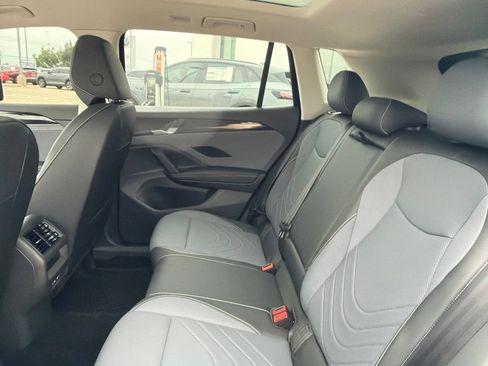 Certified 2026 Volkswagen Tiguan SE AWD/4WD image 9