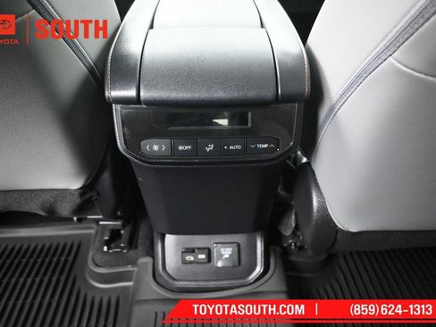 Used 2023 Toyota Highlander Bronze Edition AWD/4WD image 28