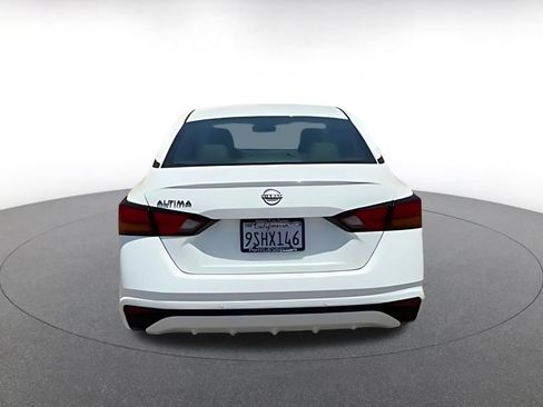Used 2025 Nissan Altima 2.5 SV FWD image 15