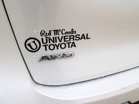 Used 2023 Toyota Crown Limited image 12